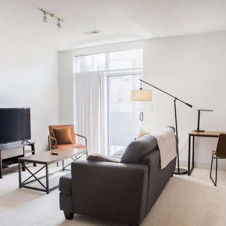 Spacious Third Ward Apt Near Summerfest With Balcony